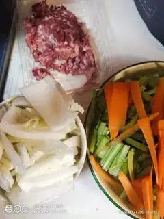 Make Celery fried meat step 0