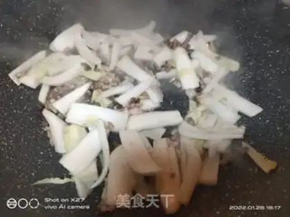 Make Celery fried meat step 2