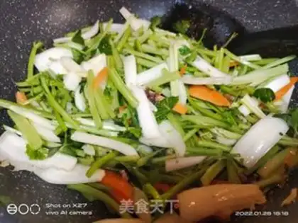 Make Celery fried meat step 3