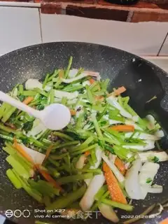 Make Celery fried meat step 4