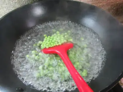 Make Corn grains of red bean fried sausage step 3