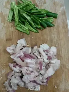 Make Five flowers and chili step 0