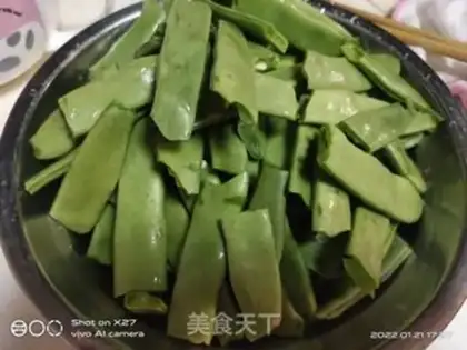 Make A chicken with wings and beans step 1