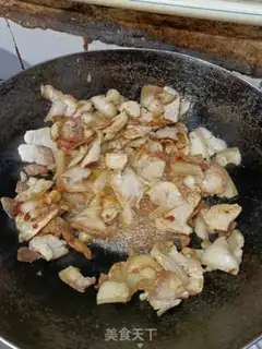 Make Garlic sprouts back to the pot step 2