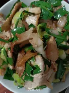Make Garlic sprouts back to the pot step 4