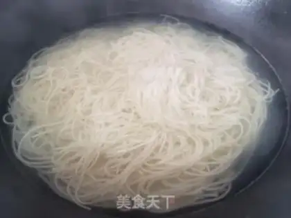 Make Carrot egg noodles step 1