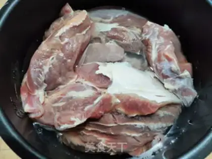 Make Homemade spicy beef step 1