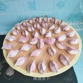 Make Pyramid and garlic step 10
