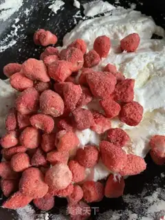 Make Strawberry nuts and sugar step 1