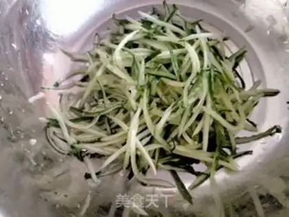 Make cucumber sauce step 1