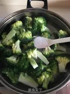 Make Garlic broccoli step 2