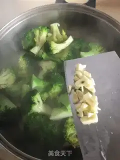 Make Garlic broccoli step 5