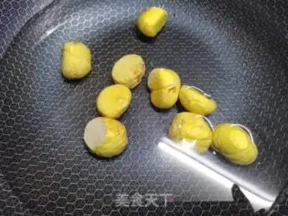 Make Chestnuts on red palms step 1