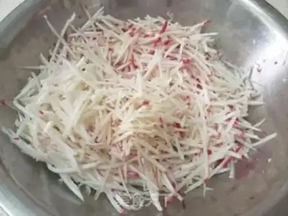 Make Red radish fried eggs step 1