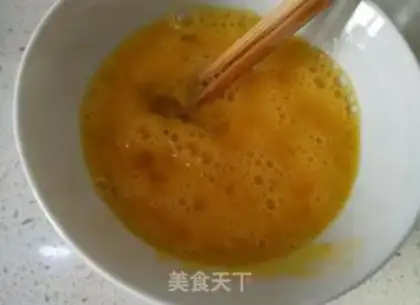Make Red radish fried eggs step 2