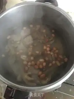 Make Chicken claw chop peanut soup step 4