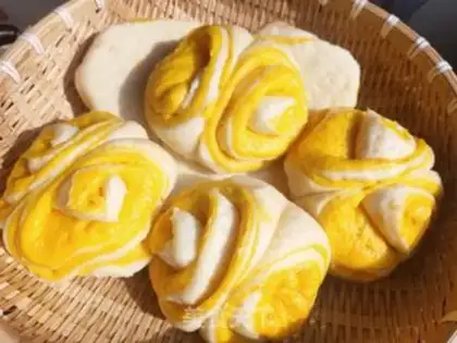Make Pumpkin double rolls step 15