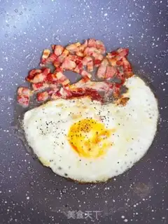 Make Quick bacon egg sandwich step 2