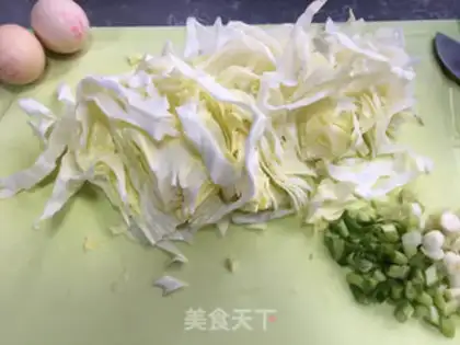 Make Eggs and cabbage step 0