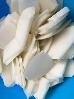 Make Eggs and cabbage step 1