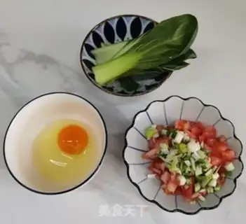 Make Tomato egg rainbow noodles step 2