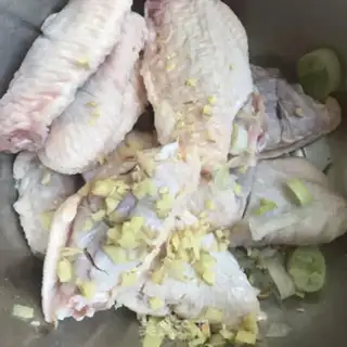 Make Coke chicken wings step 1