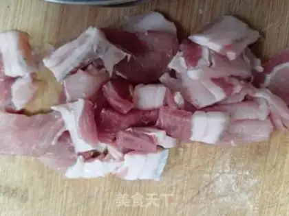Make Five flowers with green pepper step 0