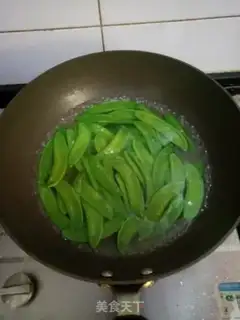 Make The Dutch beans step 0