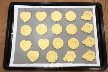 Make Strawberry sauce cookies step 10