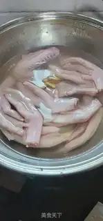 Make Frozen duck palms step 1