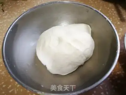 Make Hot noodles egg box step 0