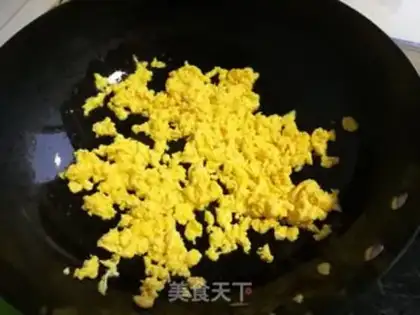 Make Hot noodles egg box step 4