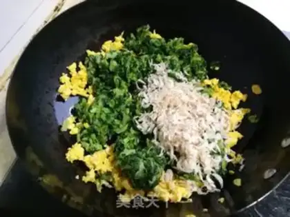 Make Hot noodles egg box step 5