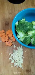 Make Garlic shrimp with broccoli step 0