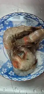 Make Garlic shrimp with broccoli step 1