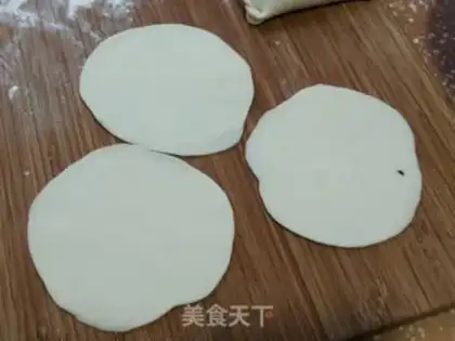 Make Hot noodles egg box step 8