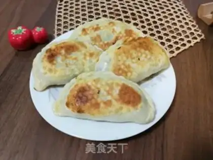 Make Hot noodles egg box step 13