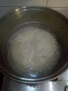 Make Onion noodles step 0