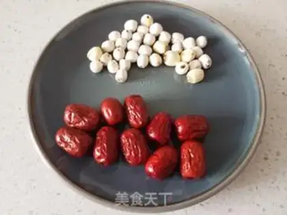 Make Silver-ear red-tree seed soup step 2