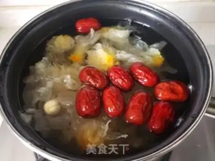Make Silver-ear red-tree seed soup step 4