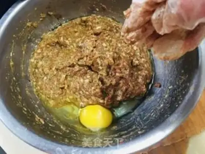 Make Big meat dumplings step 3