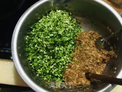 Make Big meat dumplings step 4