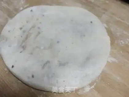Make Sesame sauce red sugar pancakes step 7