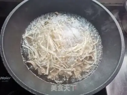Make Gold-cracking mushroom fan soup step 5
