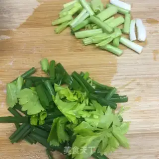 Make Eggs are fried tofu step 2