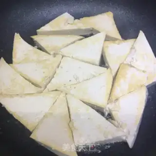 Make Eggs are fried tofu step 4