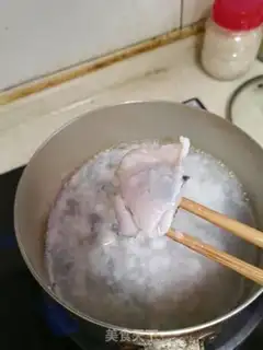 Make Cook fish chips with green vegetables step 1