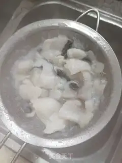 Make Cook fish chips with green vegetables step 2