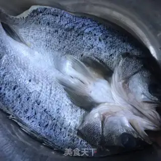 Make Salt fried sea bass step 0
