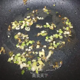 Make Scrambled onion eggs step 5
